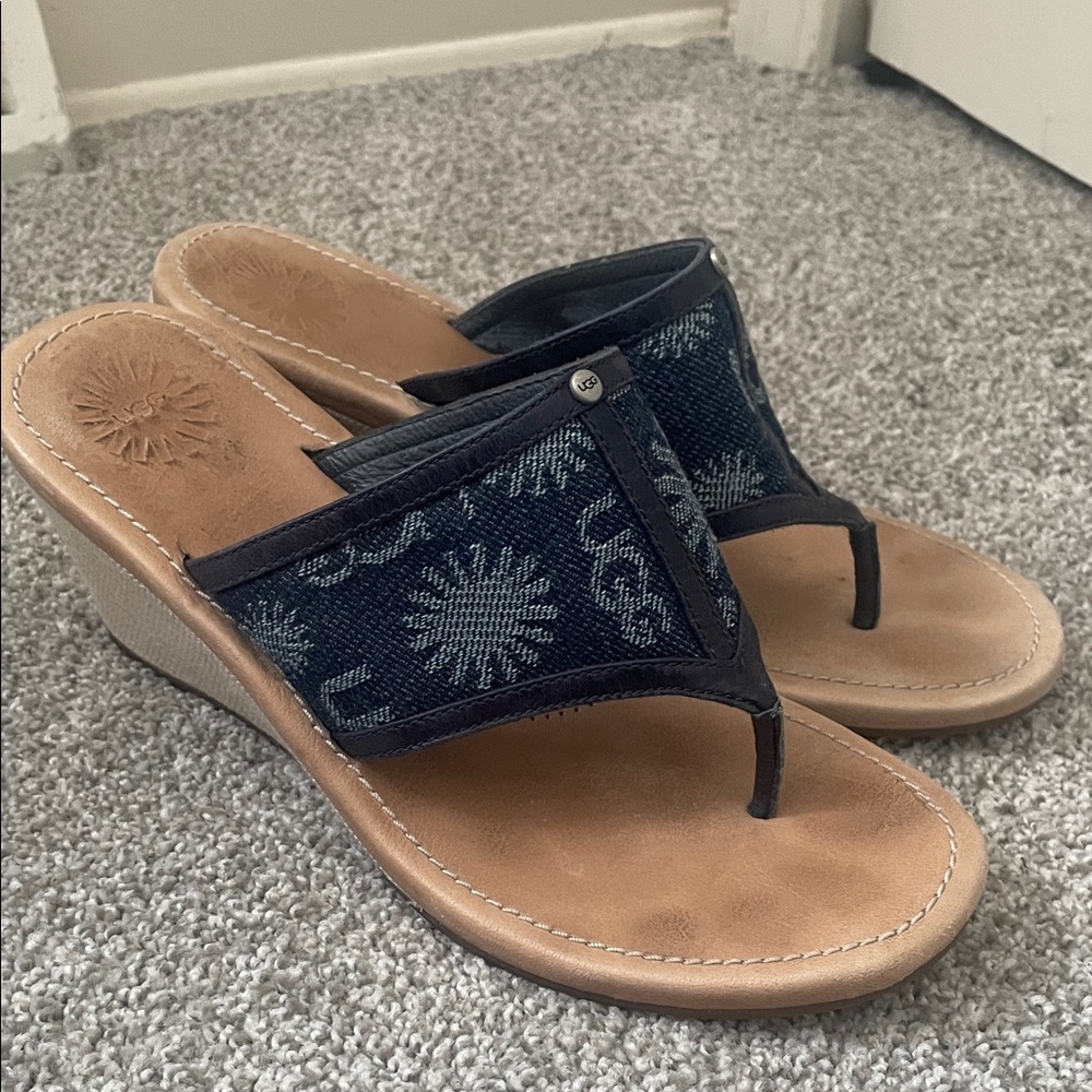 UGG Solena Wedge Thong Sandals Sz 7.5 leather lined navy denim fabric upper